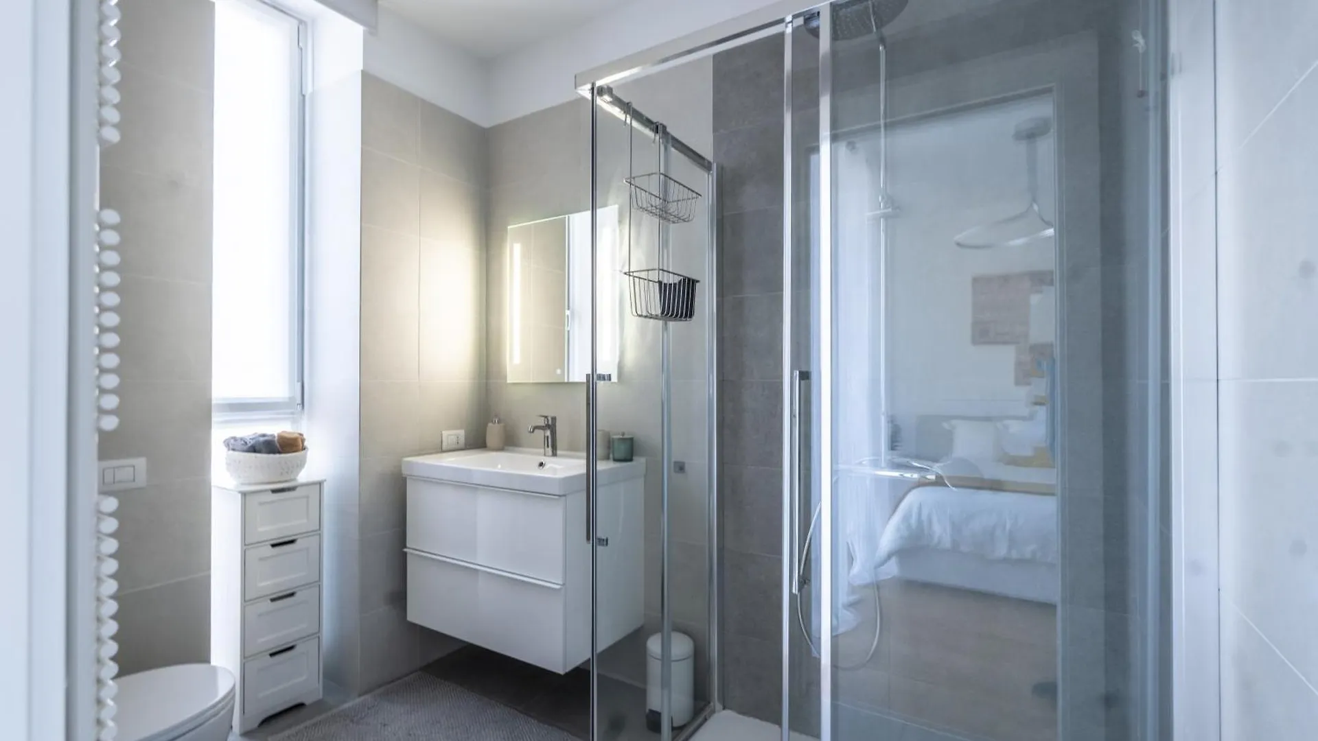5 Min Walk From Subway Elegant & Modern Apartment Milan Italy