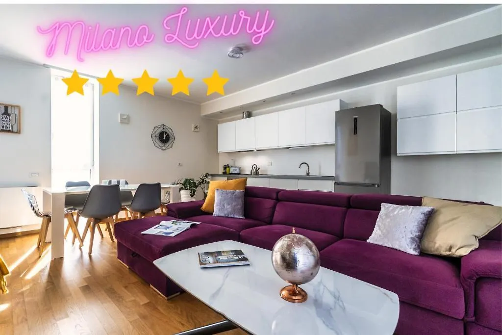 5 Min Walk From Subway Elegant & Modern location