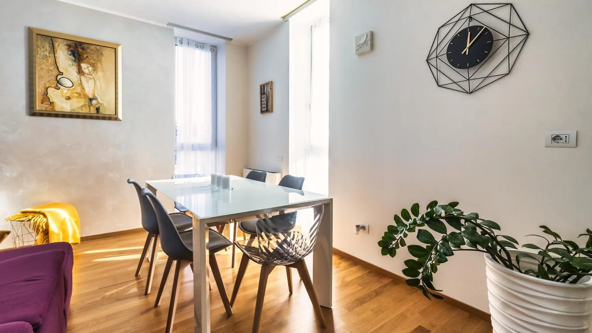 5 Min Walk From Subway Elegant & Modern Apartment Milan
