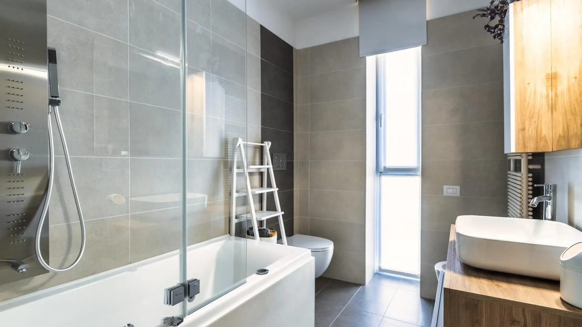 5 Min Walk From Subway Elegant & Modern Apartment Milan